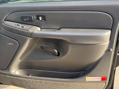 Used 2005 GMC Sierra 2500 SLT w/ Heavy-Duty Power Package image 18