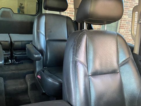 Used 2010 Chevrolet Tahoe LTZ image 6