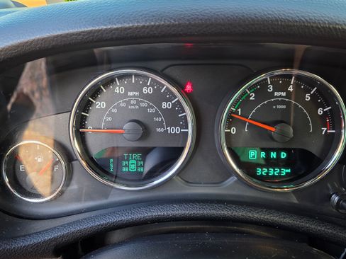 Used 2017 Jeep Wrangler Unlimited Rubicon w/ Connectivity Group image 9