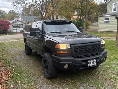 Used 2005 GMC Sierra 2500 SLT w/ Heavy-Duty Power Package AWD/4WD image 18