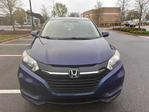 Used 2017 Honda HR-V LX image 2