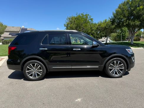 Used 2017 Ford Explorer Platinum image 4