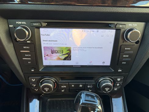 Used 2010 BMW 335i Convertible image 10