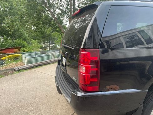 Used 2009 Chevrolet Suburban LTZ AWD/4WD image 15