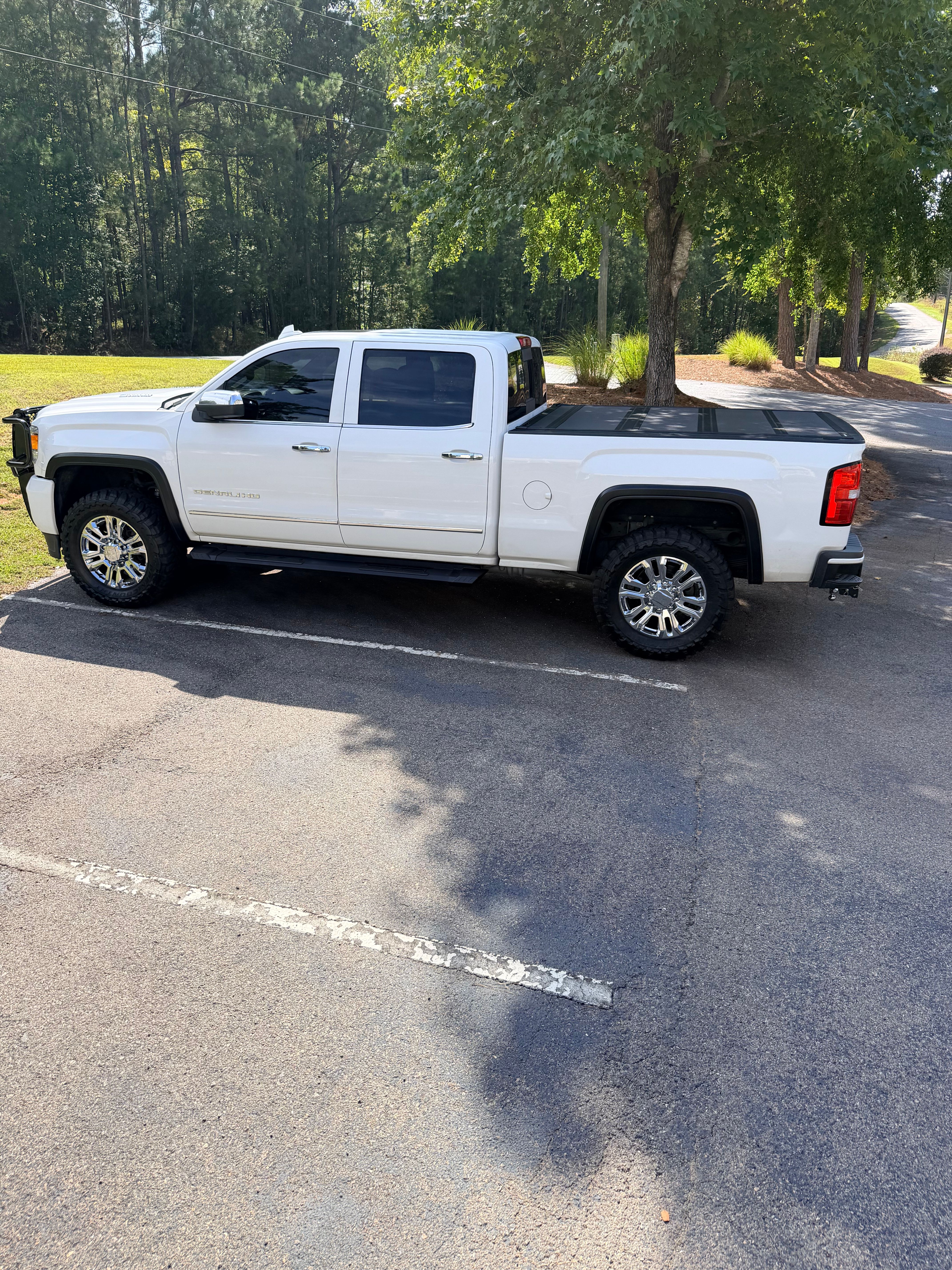 Used 2015 GMC Sierra 2500 Denali w/ Duramax Plus Package AWD/4WD image 3