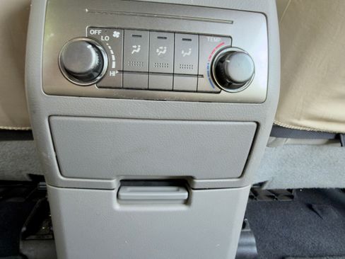 Used 2012 Toyota Highlander 4WD w/ Tech Pkg image 11
