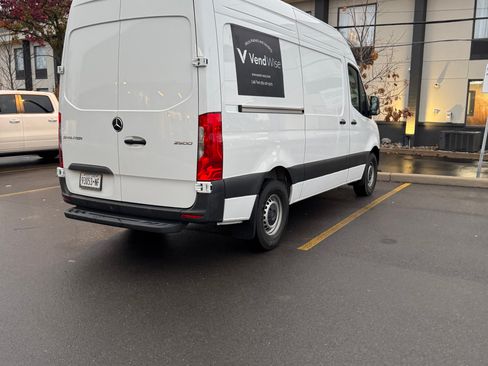 Used 2025 Mercedes-Benz Sprinter 2500 image 1