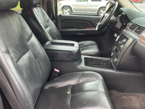 Used 2007 GMC Yukon XL SLT w/ SLT Preferred Equipment Group RWD image 9
