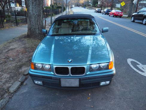 Used 1995 BMW 325i Convertible RWD image 4