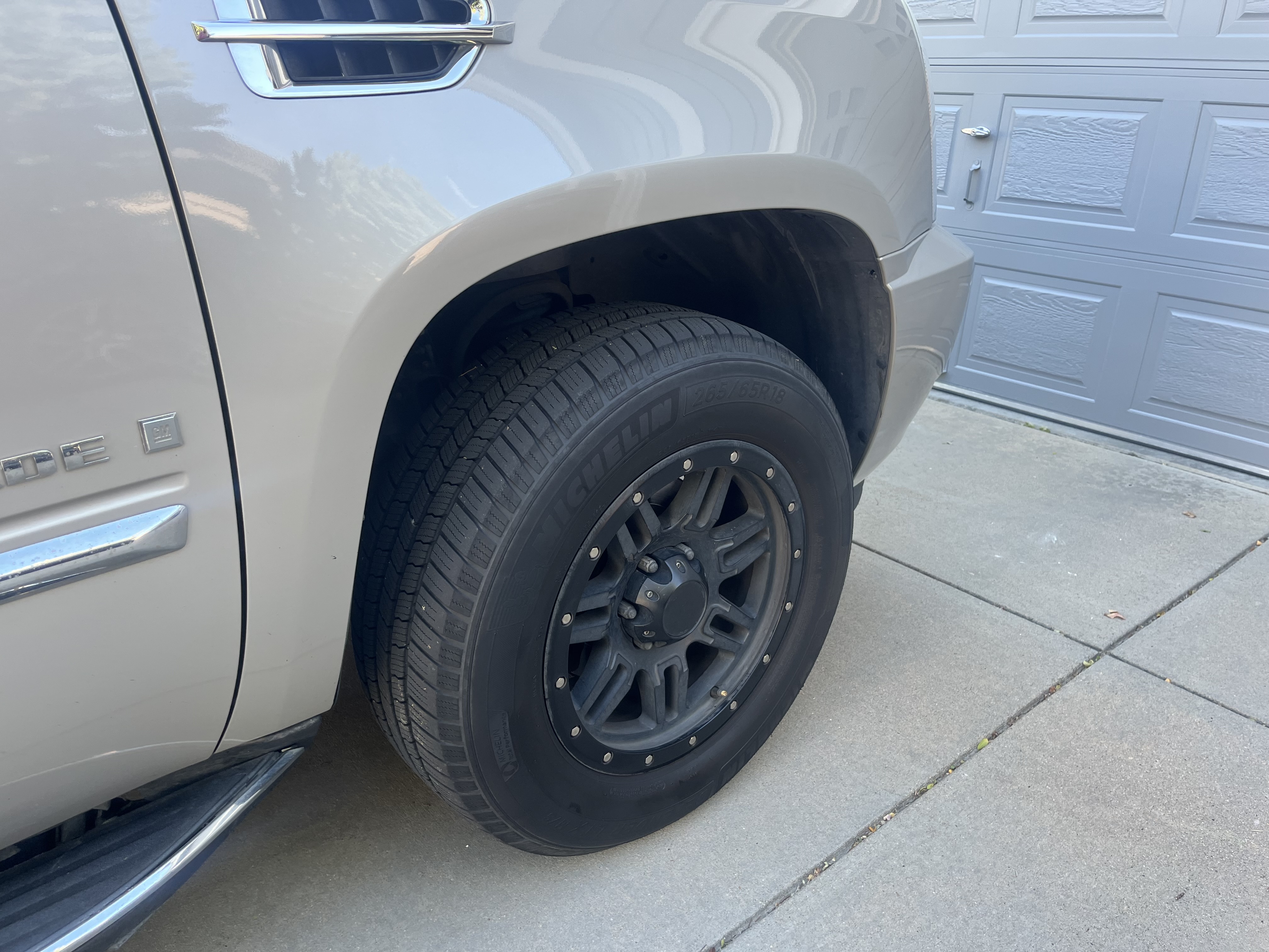 Used 2007 Cadillac Escalade AWD w/ Information Package image 16