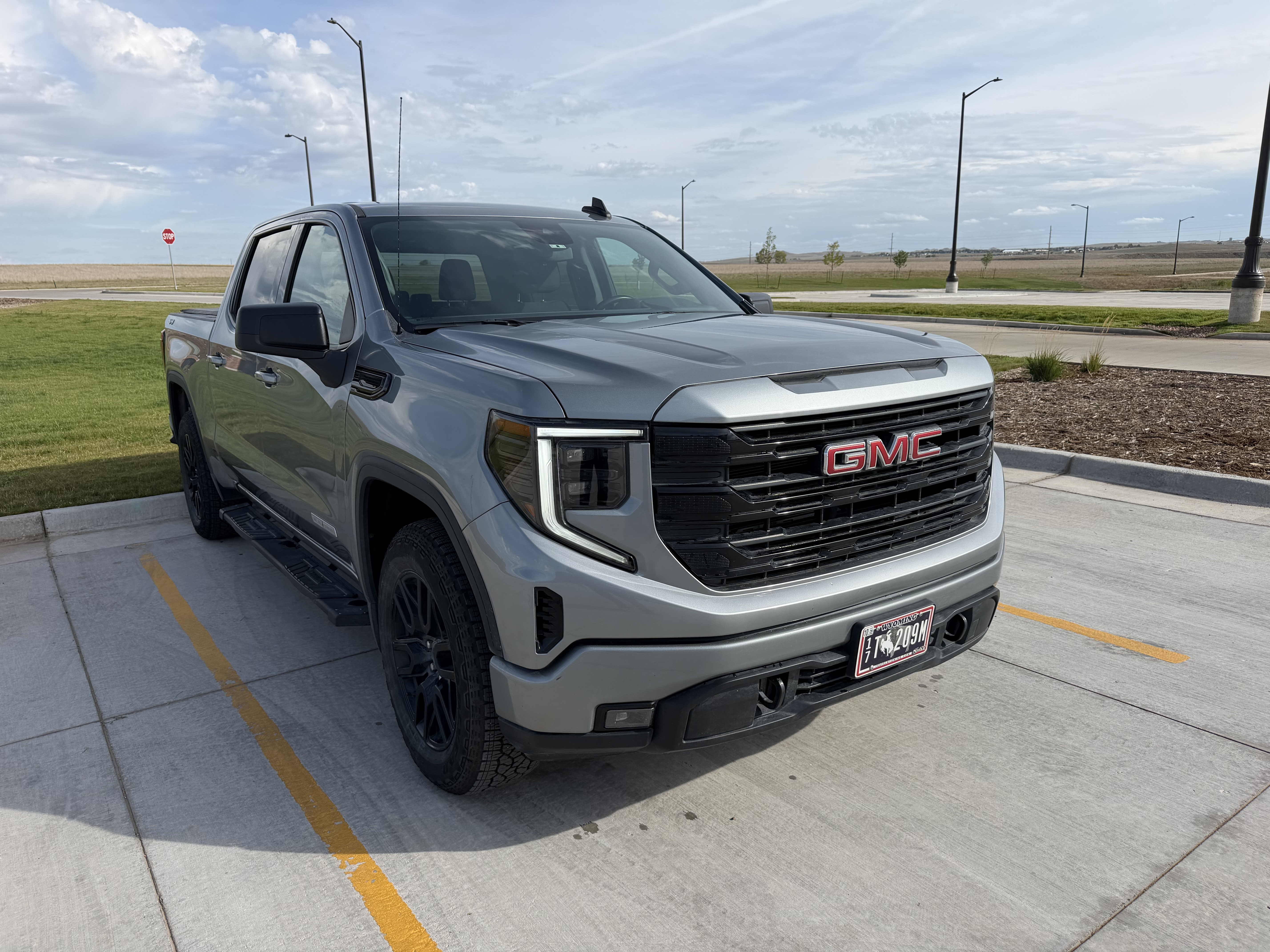 Used 2023 GMC Sierra 1500 Elevation AWD/4WD image 4