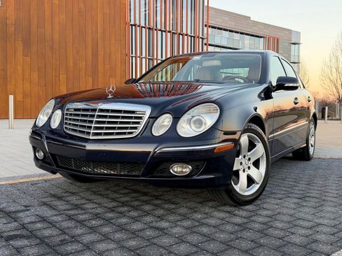Used 2007 Mercedes-Benz E 550 4MATIC Sedan image 1