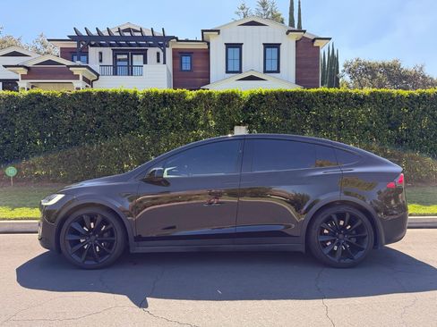 Used 2018 Tesla Model X 75D image 1