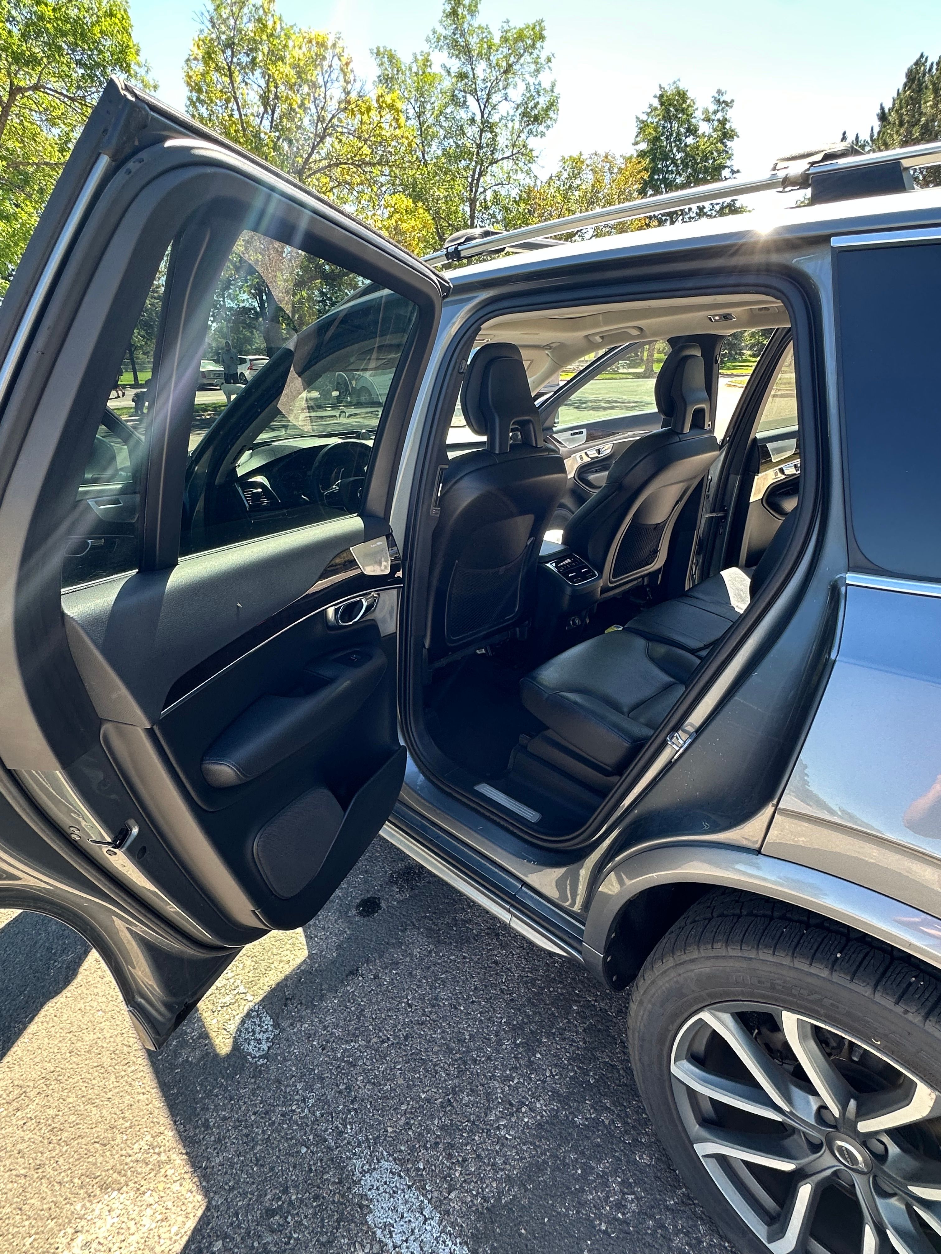 Used 2016 Volvo XC90 T6 Momentum w/ Momentum Plus Package AWD/4WD image 18
