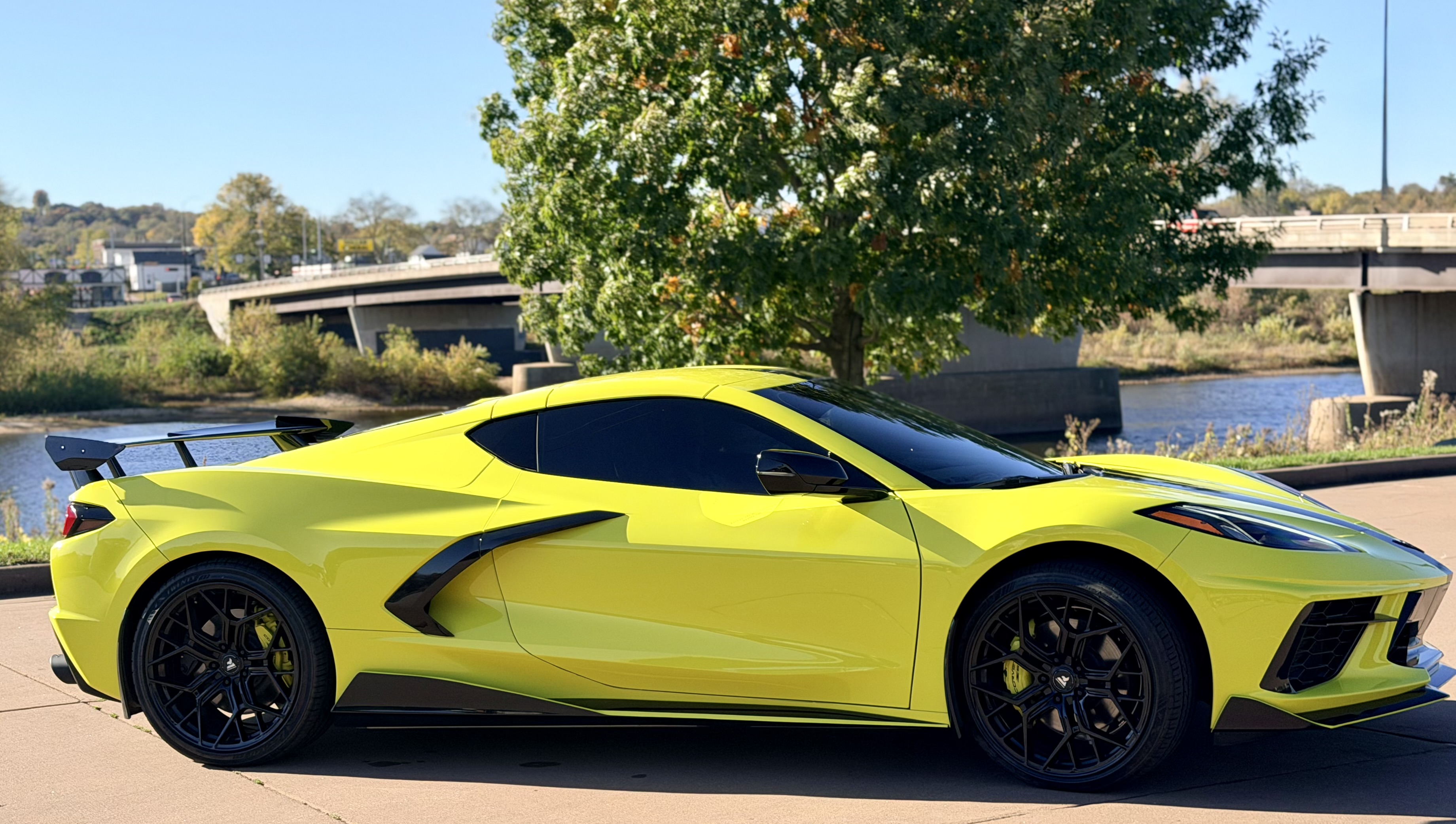 Used 2022 Chevrolet Corvette Stingray Preferred Cpe w/ Z51 Performance Package RWD image 2
