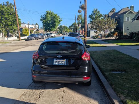 Used 2017 Ford Focus SE image 9