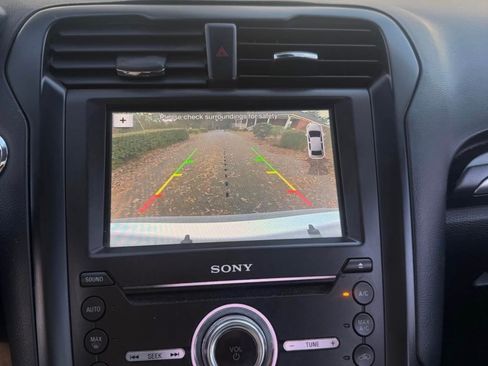 Used 2019 Ford Fusion Titanium image 11