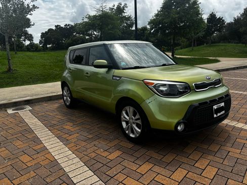 Used 2016 Kia Soul + FWD image 5