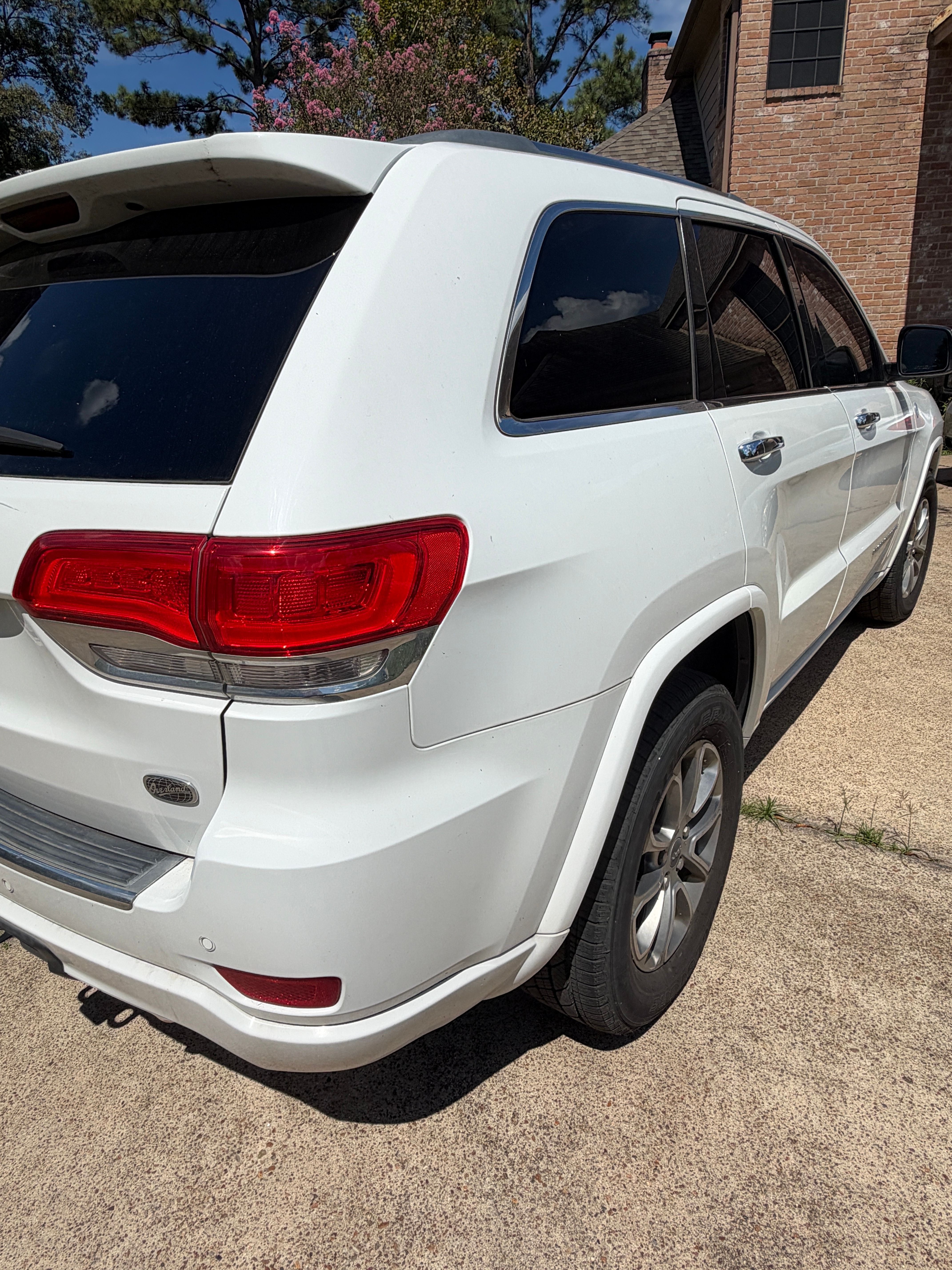 Used 2016 Jeep Grand Cherokee Overland AWD/4WD image 10