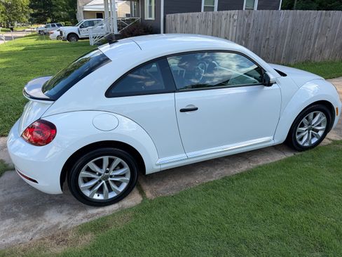 Used 2017 Volkswagen Beetle 1.8T Classic FWD image 4