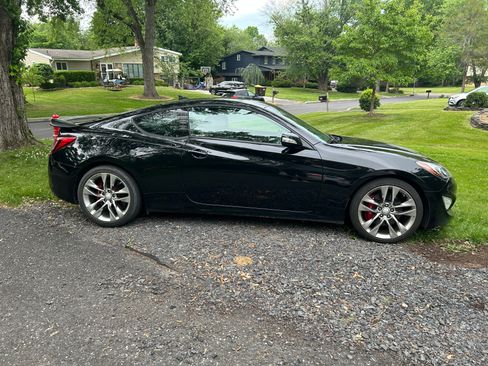 Used 2013 Hyundai Genesis 3.8 RWD image 8