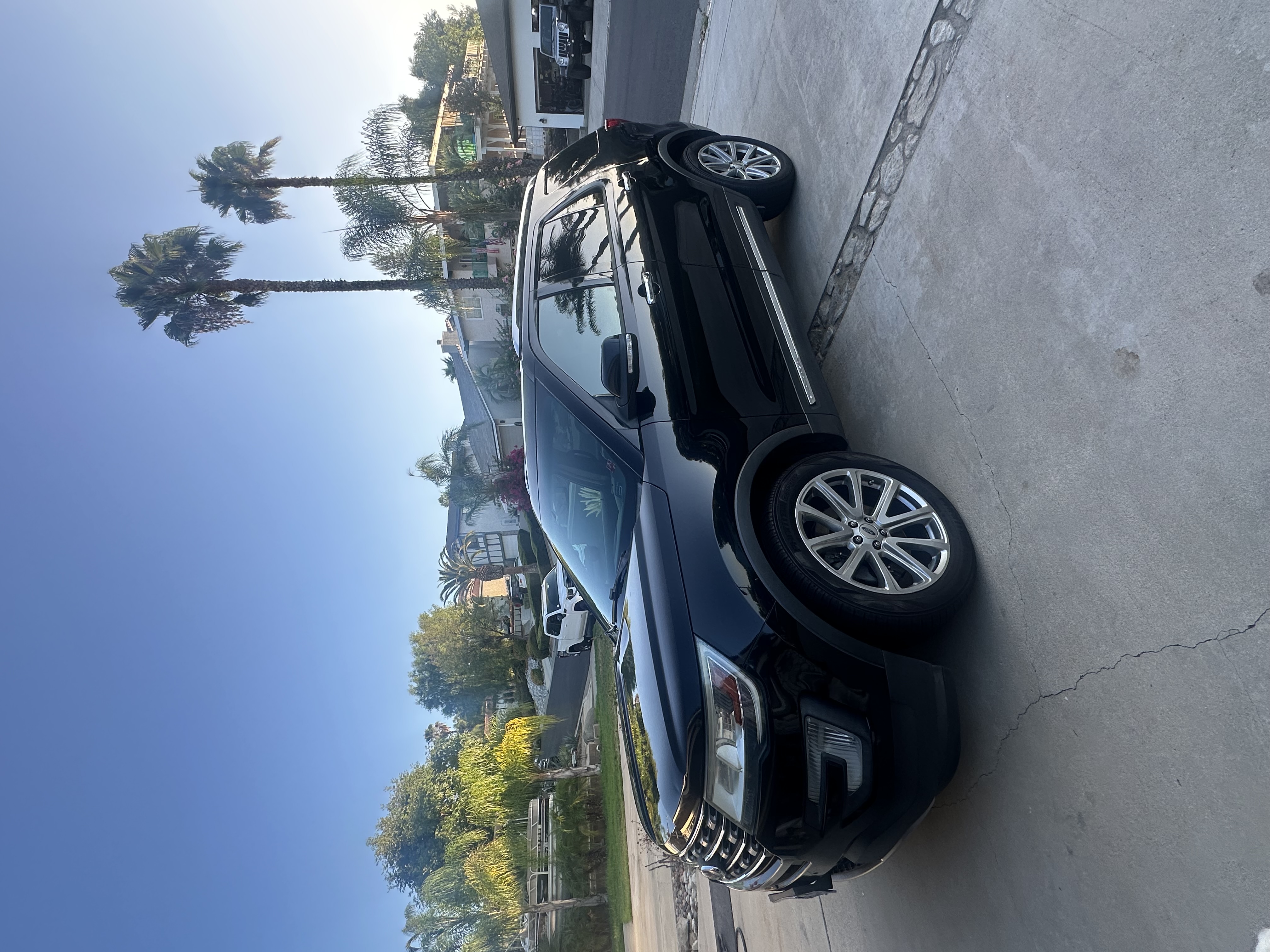 Used 2017 Ford Explorer Limited FWD image 1