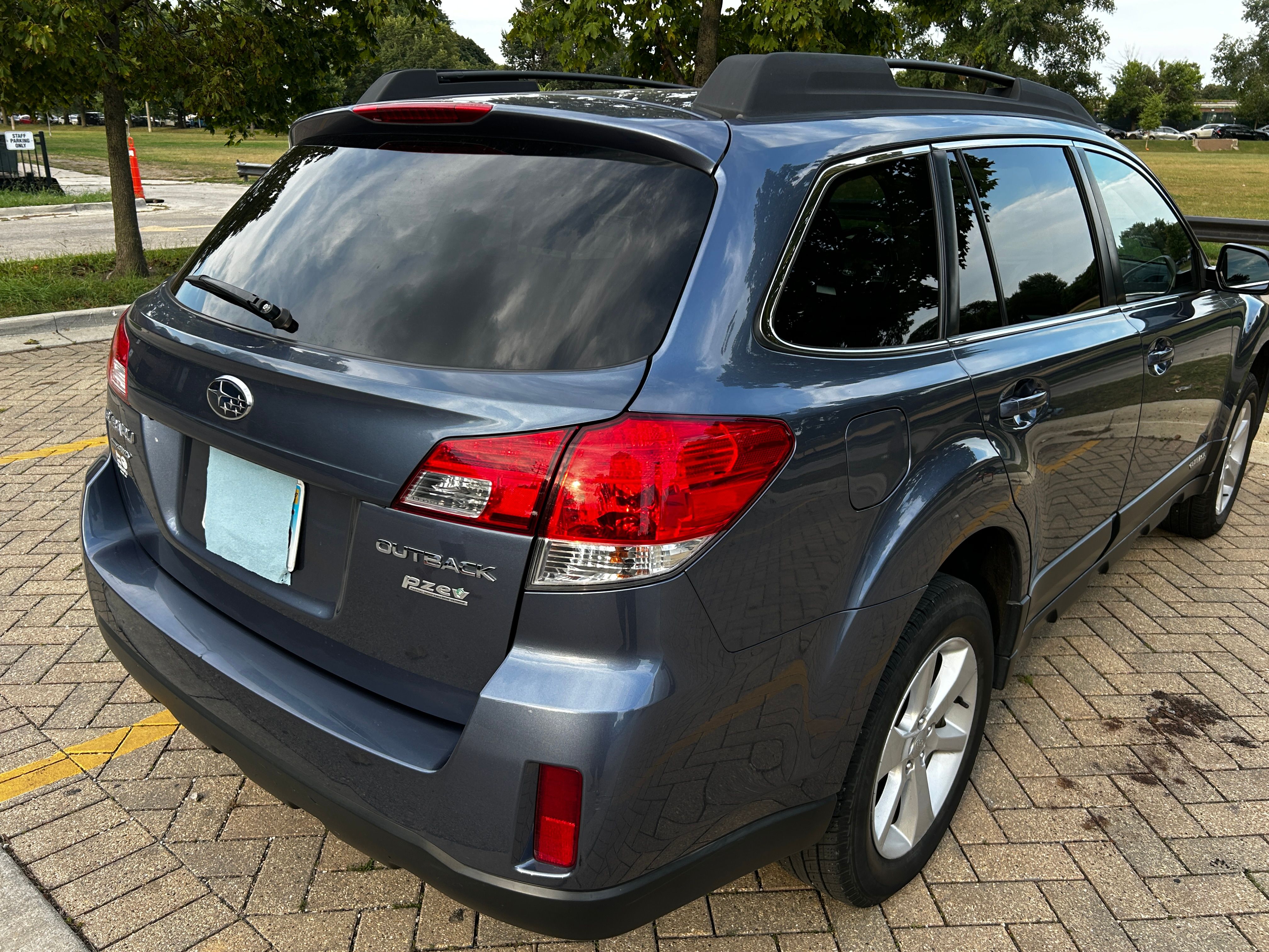 Used 2013 Subaru Outback 2.5i Premium w/ All-Weather Pkg AWD/4WD image 10