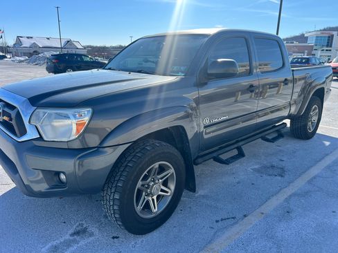 Used 2014 Toyota Tacoma PreRunner w/ SR5 Package image 11