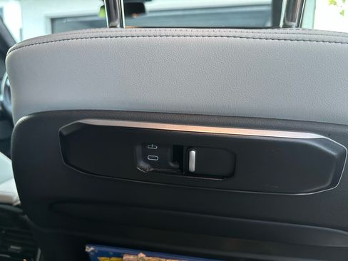 Used 2025 BMW X7 xDrive40i w/ M Sport Package image 21