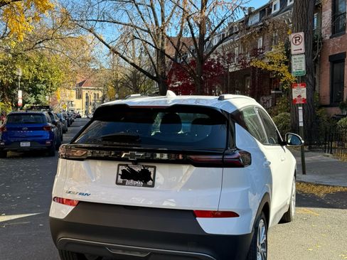 Used 2023 Chevrolet Bolt EUV LT image 5