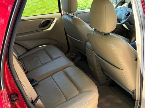 Used 2005 Ford Escape Limited AWD/4WD image 12