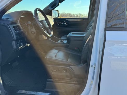 Used 2024 Chevrolet Suburban RST w/ Luxury Package image 11