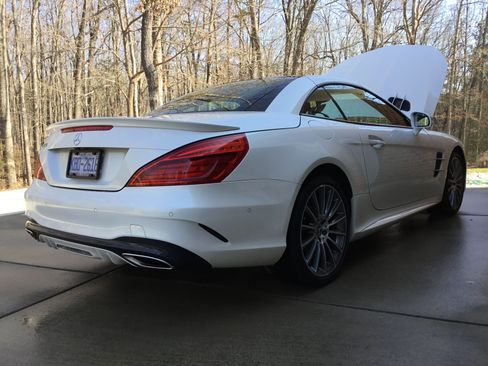 Used 2018 Mercedes-Benz SL 550 image 12