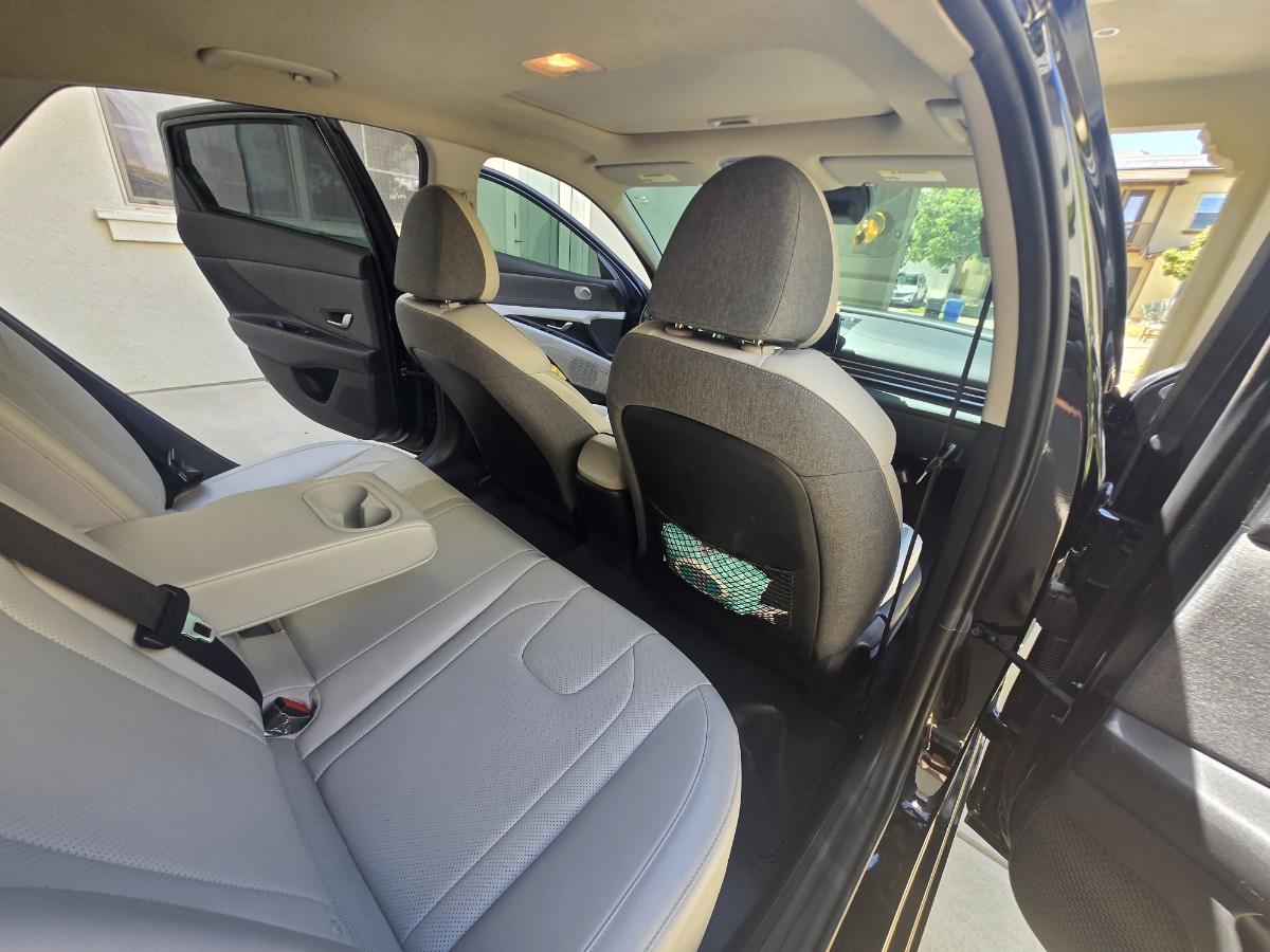 Used 2023 Hyundai Elantra Limited FWD image 12