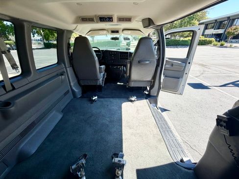 Used 2008 Chevrolet Express 3500 Passenger w/ LT Preferred Equipment Group RWD image 17