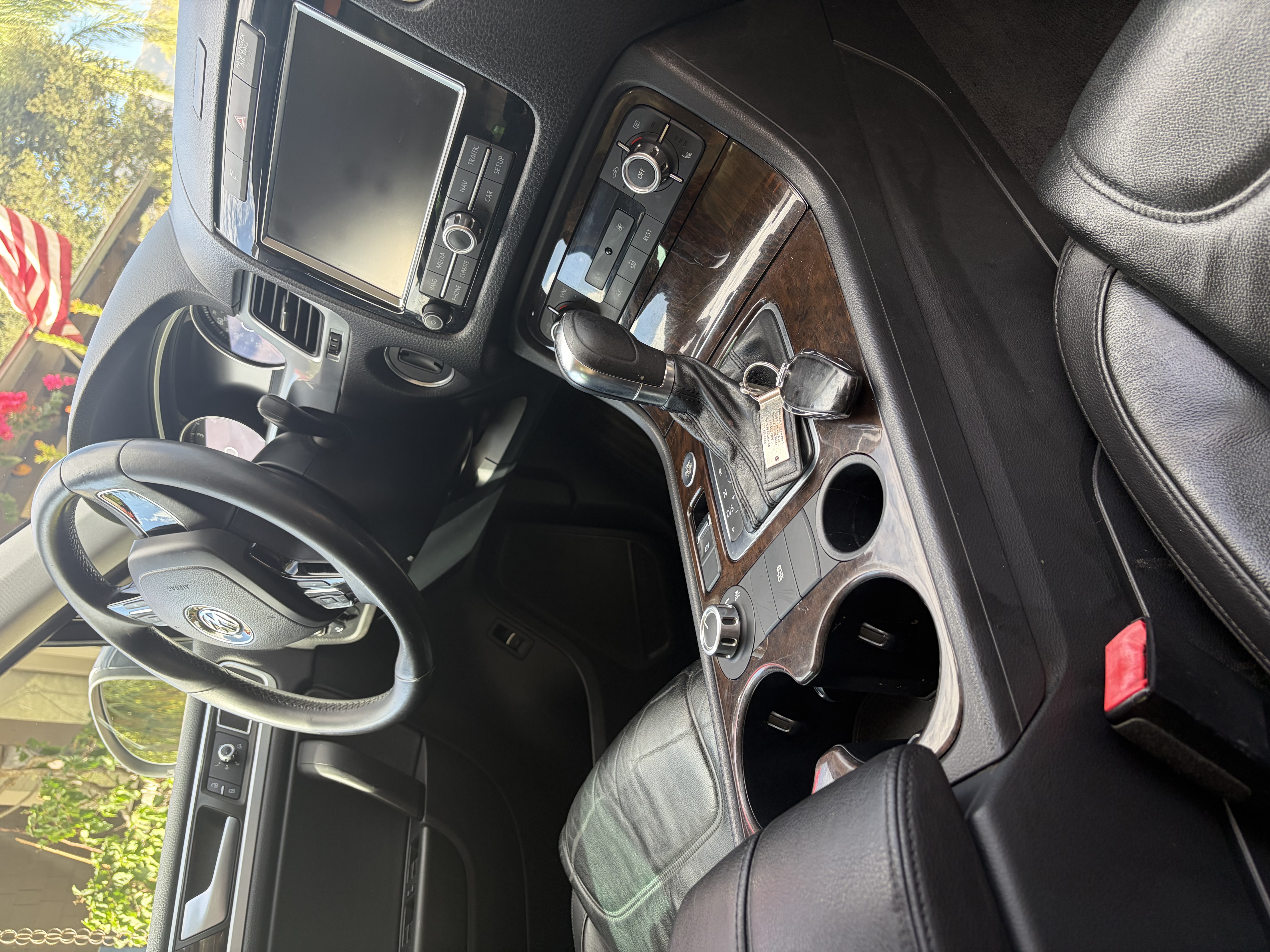 Used 2014 Volkswagen Touareg Executive AWD/4WD image 15