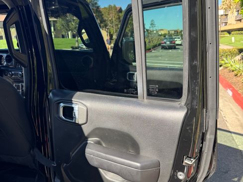 Used 2021 Jeep Wrangler Unlimited Sport image 18