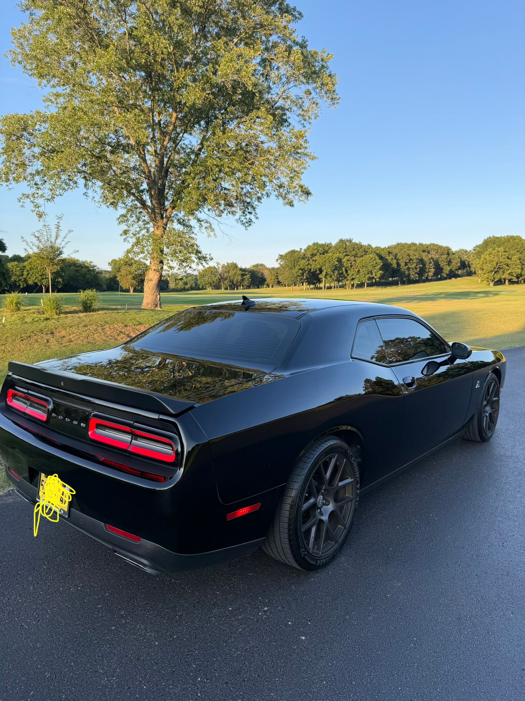 Used 2016 Dodge Challenger R/T Scat Pack w/ Leather Interior Group RWD image 2