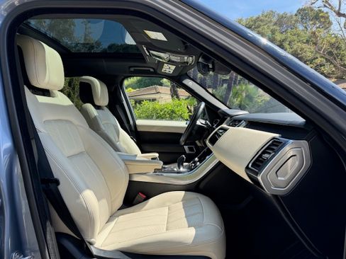 Used 2020 Land Rover Range Rover Sport HSE image 12