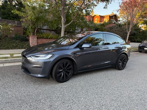 Used 2022 Tesla Model X Plaid image 8