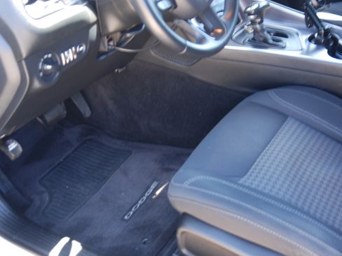 Used 2016 Dodge Challenger SXT RWD image 6