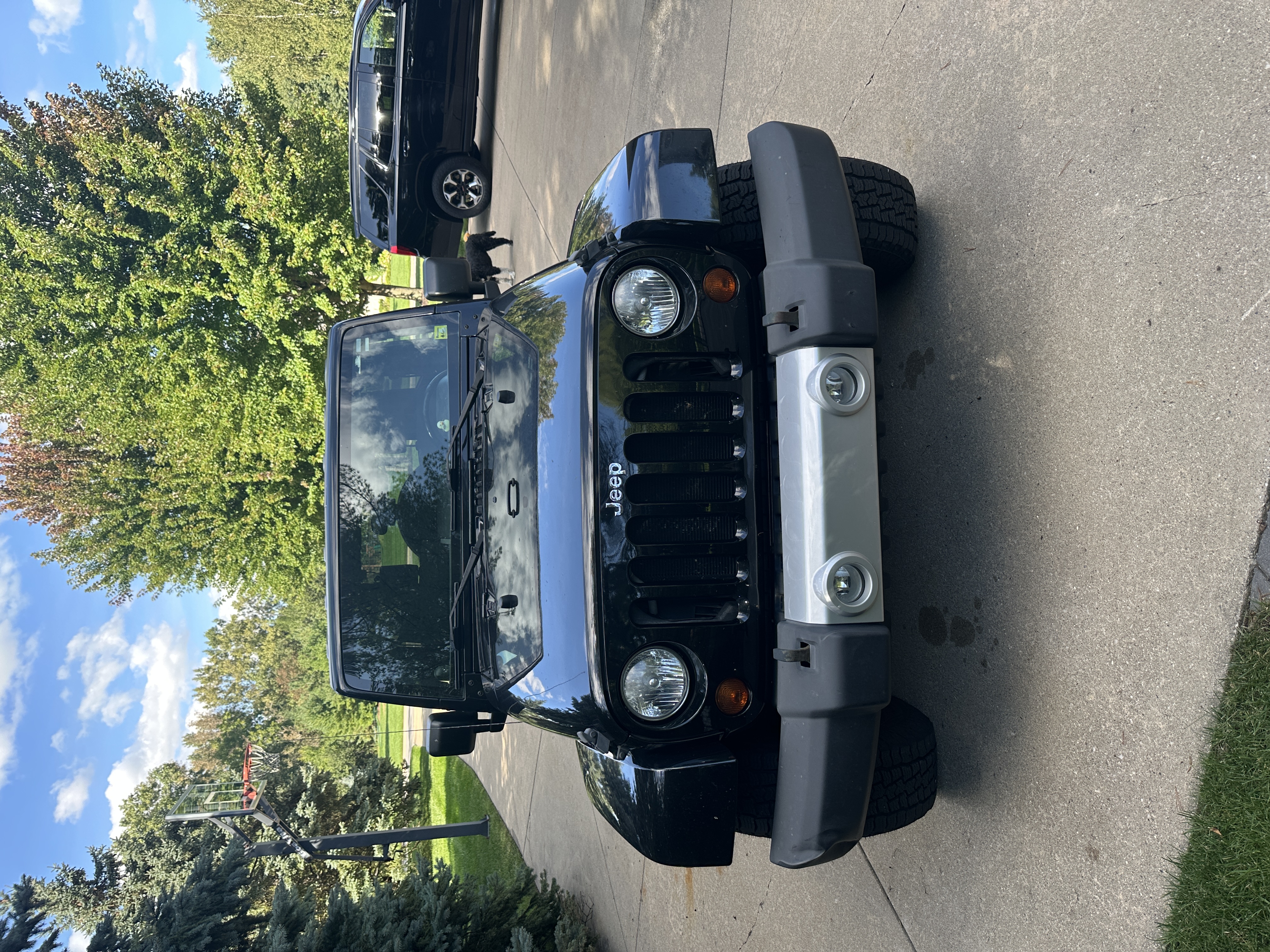 Used 2010 Jeep Wrangler Unlimited Sahara w/ Dual Top Group AWD/4WD image 1