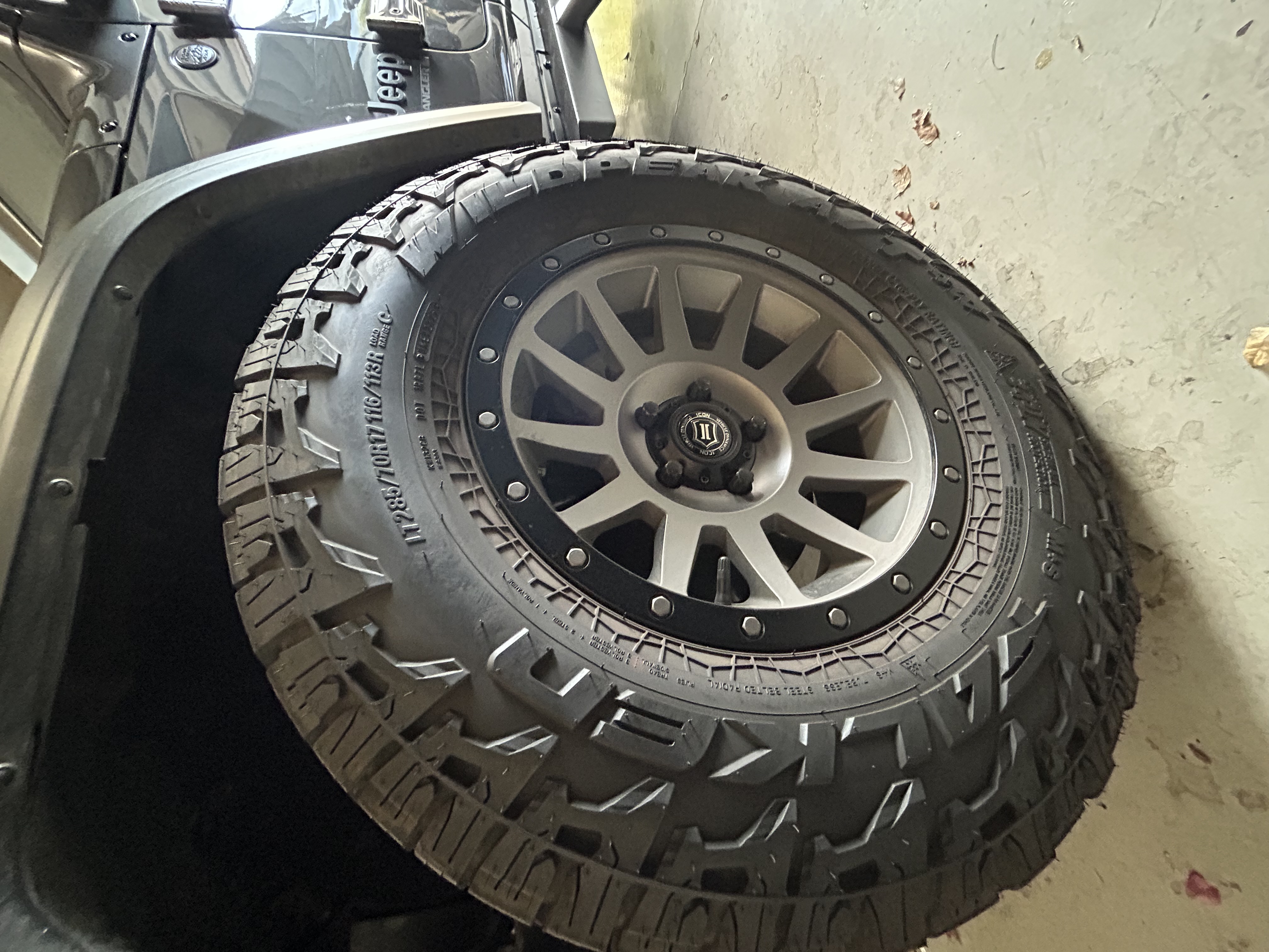 Used 2024 Jeep Wrangler Unlimited Sport AWD/4WD image 12