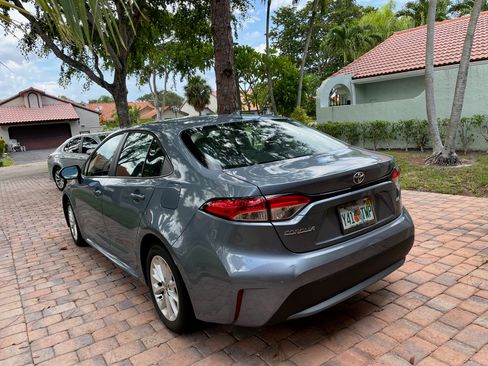 Used 2021 Toyota Corolla LE w/ LE Convenience Package image 1