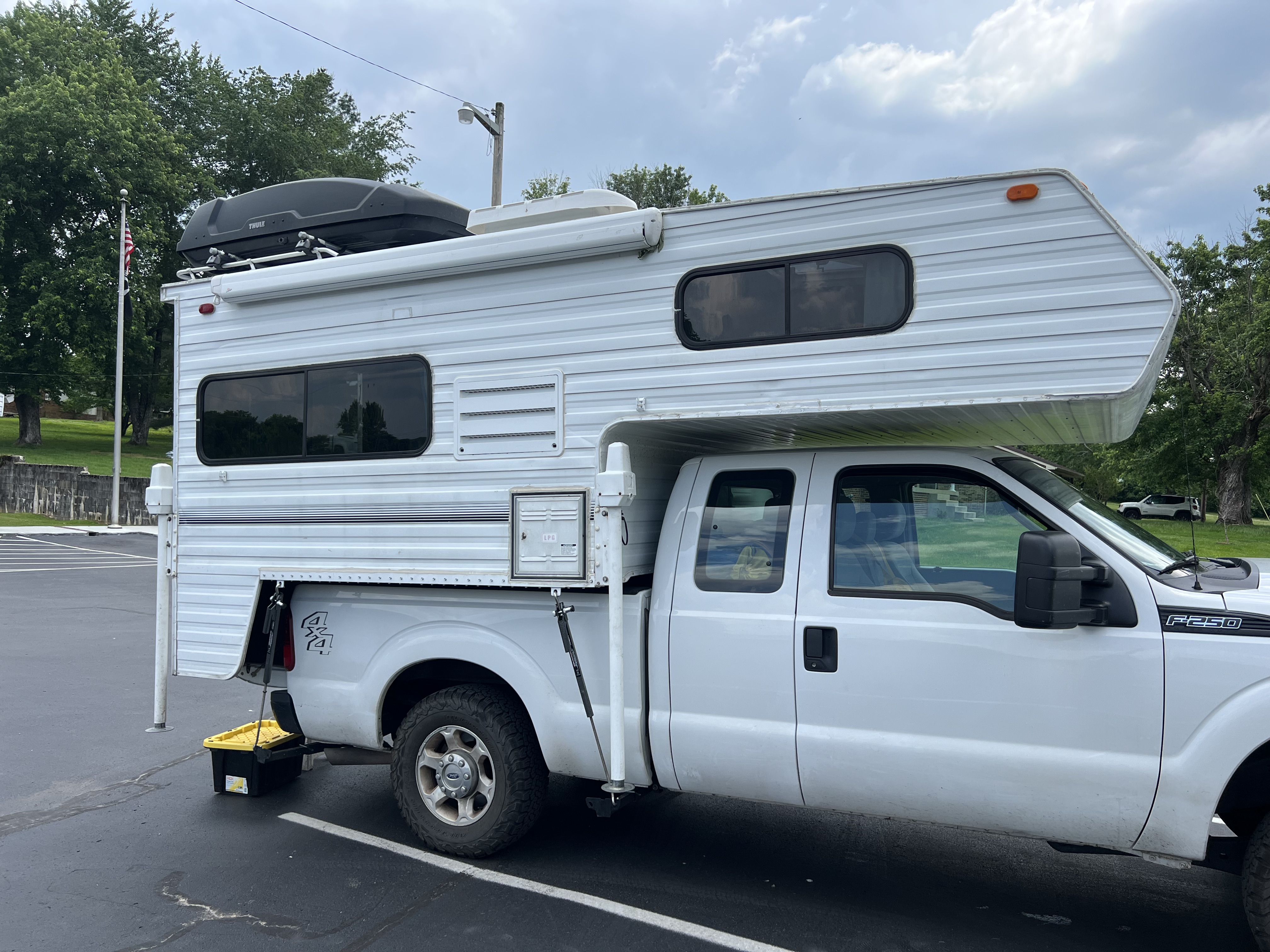 Used 2014 Ford F250 XL AWD/4WD image 2