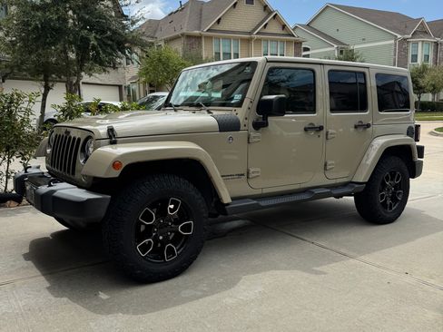 Used 2018 Jeep Wrangler Unlimited Sahara w/ Max Tow Package AWD/4WD image 1