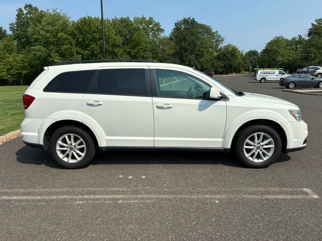 Used 2016 Dodge Journey SXT w/ Comfort/Convenience Group FWD image 2