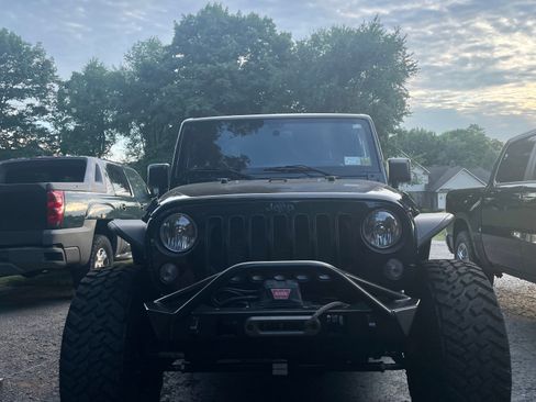 Used 2016 Jeep Wrangler Sport image 2