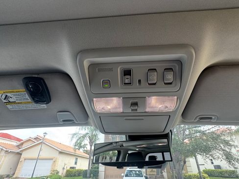 Used 2020 Nissan Titan SL w/ Moonroof Package AWD/4WD image 21