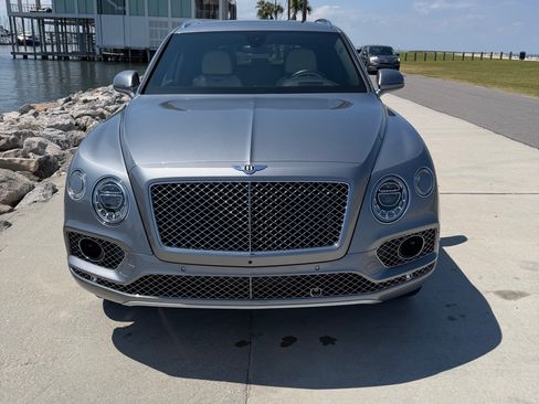 Used 2018 Bentley Bentayga Onyx Edition image 2